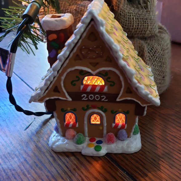 Hallmark Other - 2002 Hallmark GINGERBREAD COTTAGE Magic Light & Fragrance House QLX7683